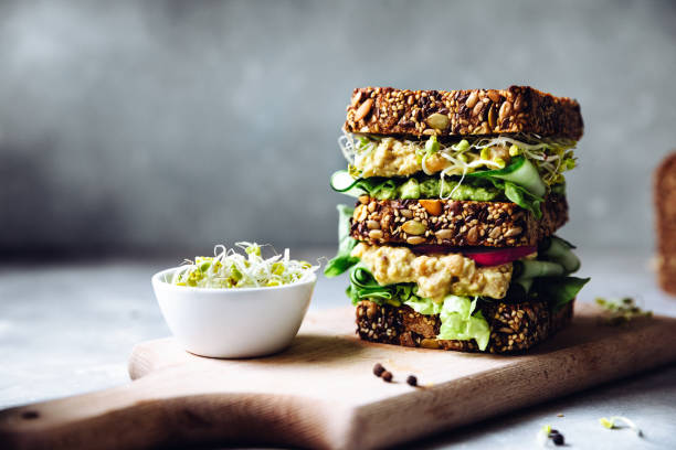 Vegetarian sandwich with avocado dressing